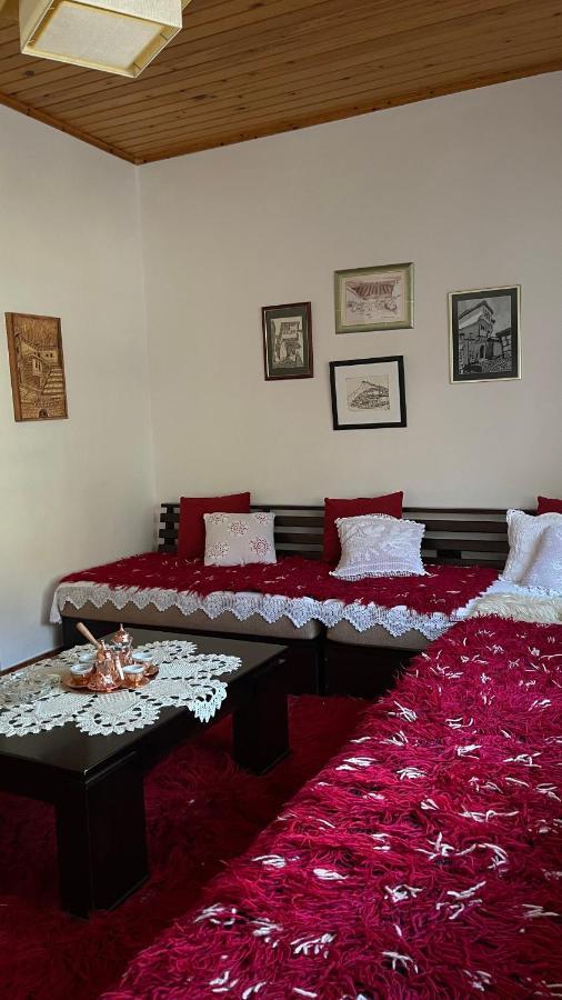 Ana Rest House Hostel เบราท ภายนอก รูปภาพ