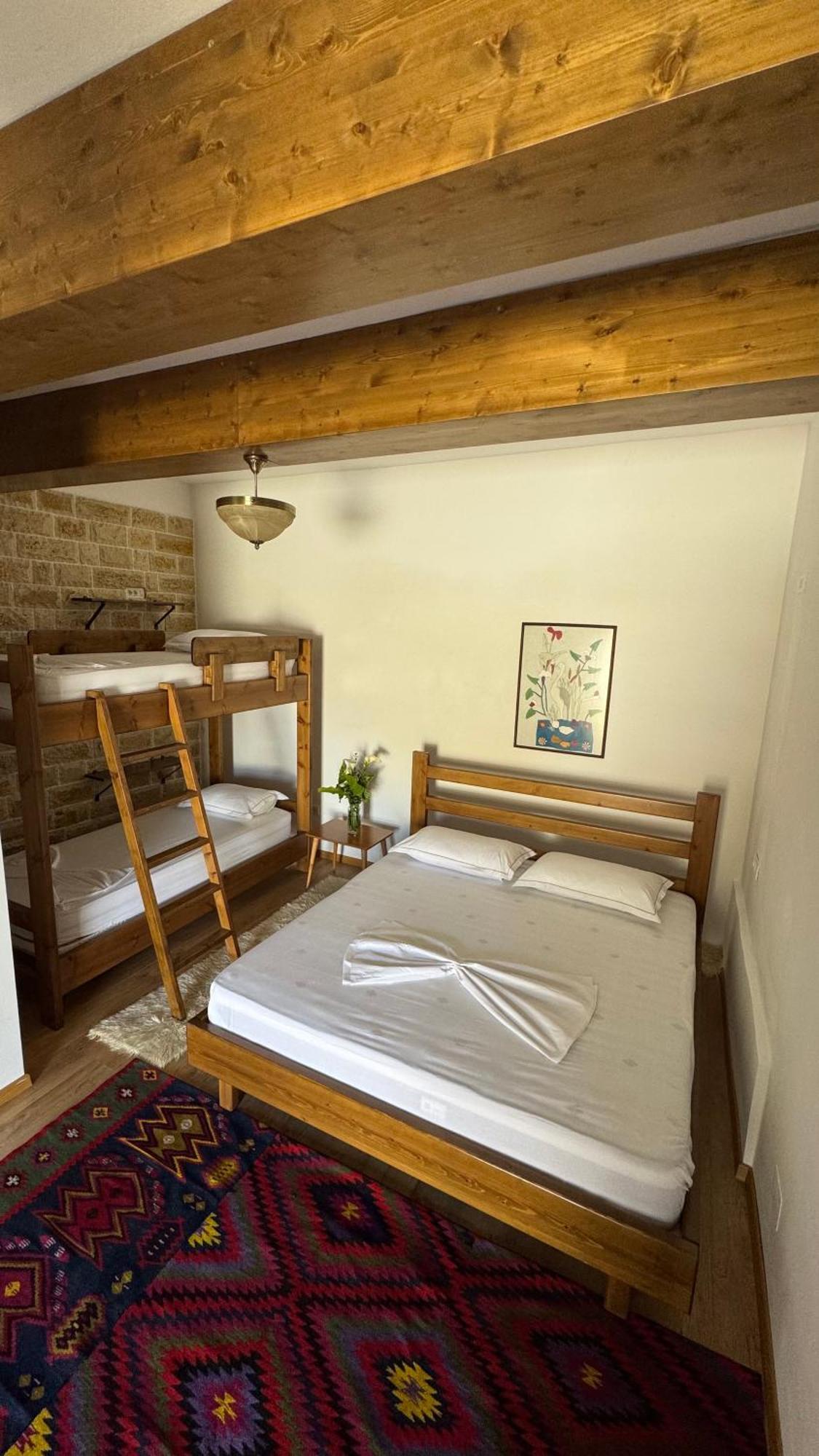 Ana Rest House Hostel เบราท ภายนอก รูปภาพ